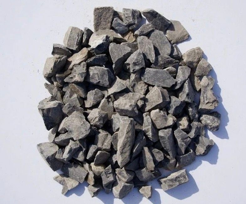 Earl Grey decorative gravel, cool grey and charcoal angular stone on a white background