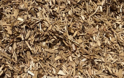 Certified playground wood chips, pale golden and evenly sized as a fall surface