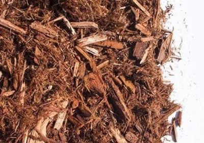 Red cedar mulch, long rust-coloured shreds of cedar bark